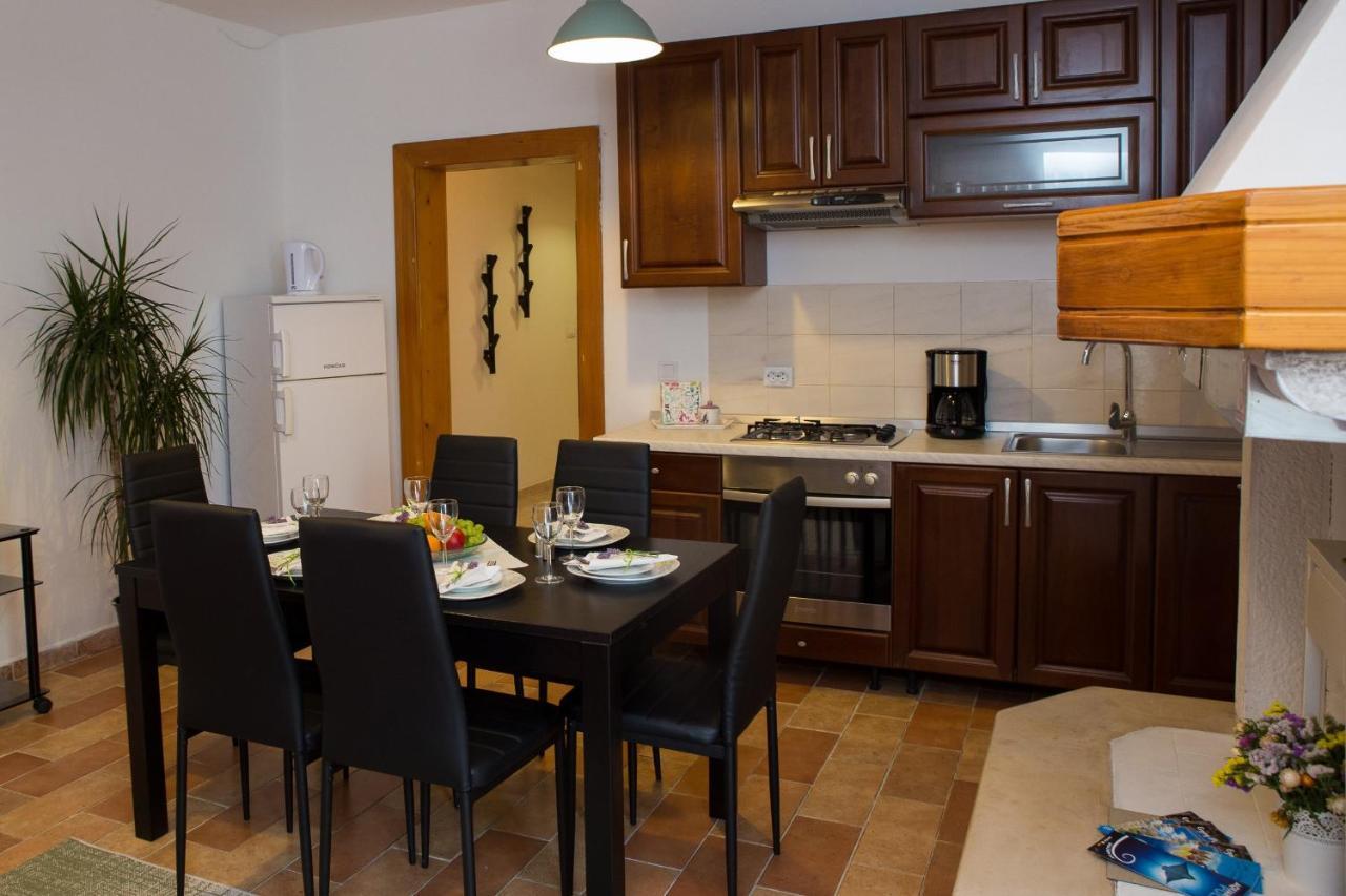 Apartman Girasol Pula Exteriör bild