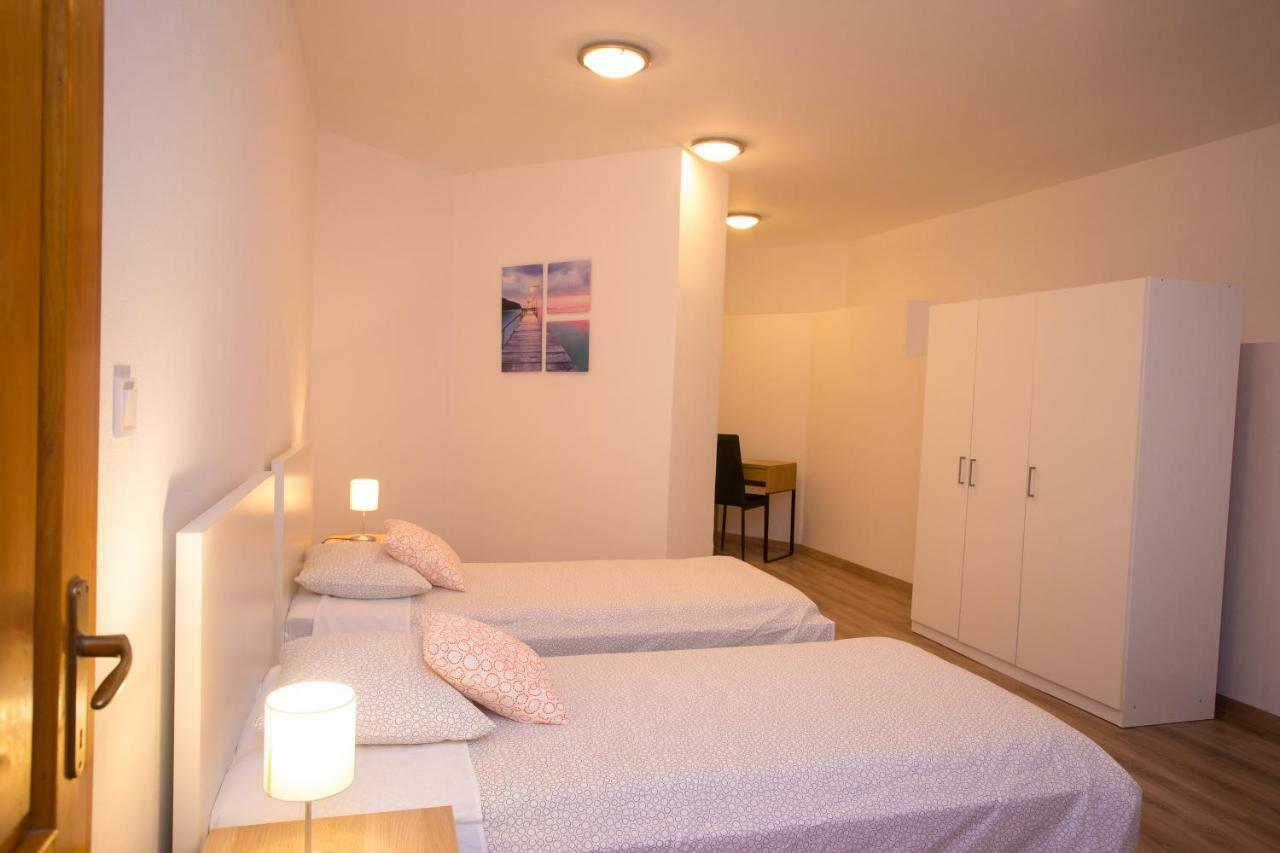 Apartman Girasol Pula Exteriör bild