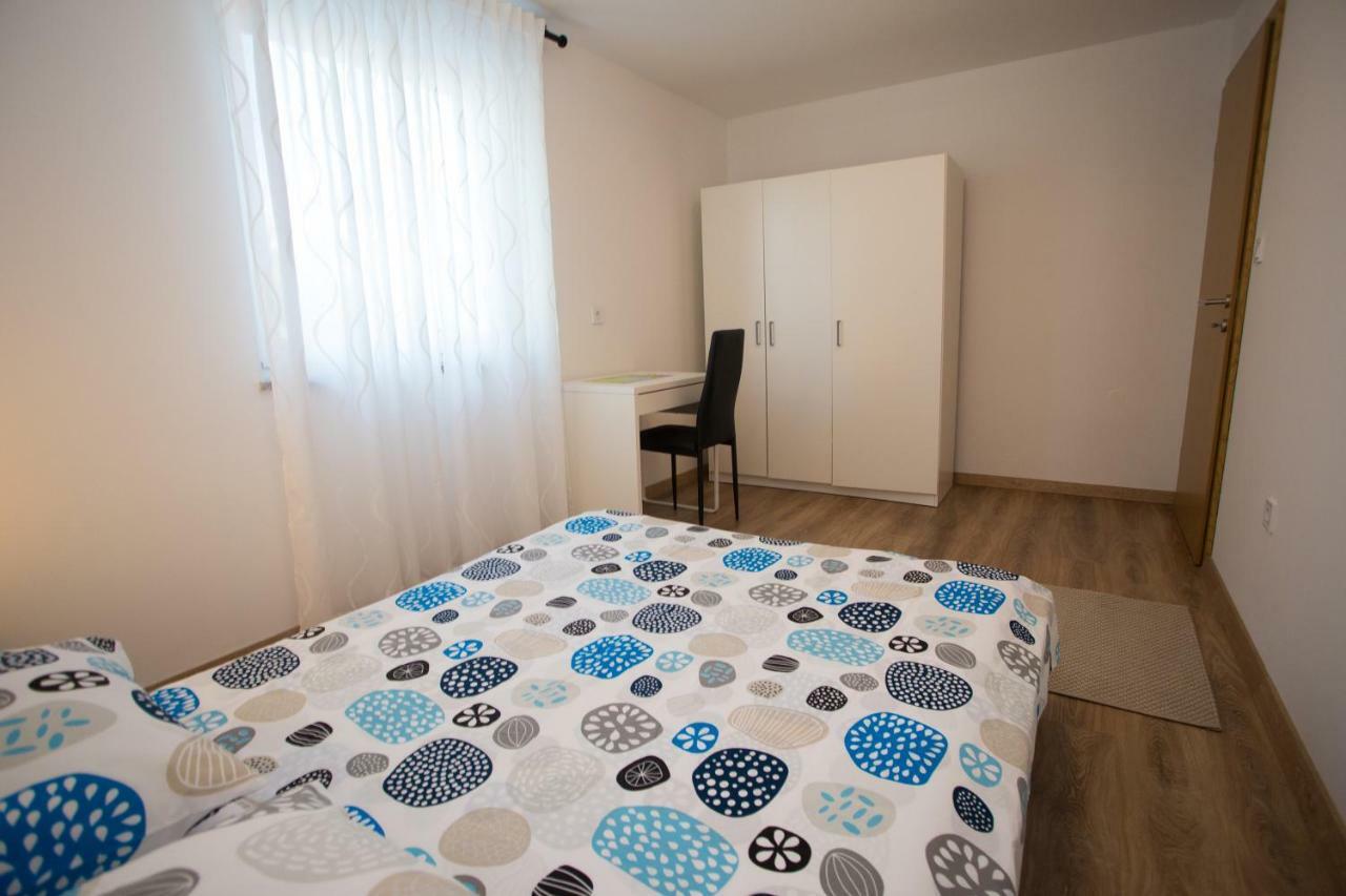 Apartman Girasol Pula Exteriör bild
